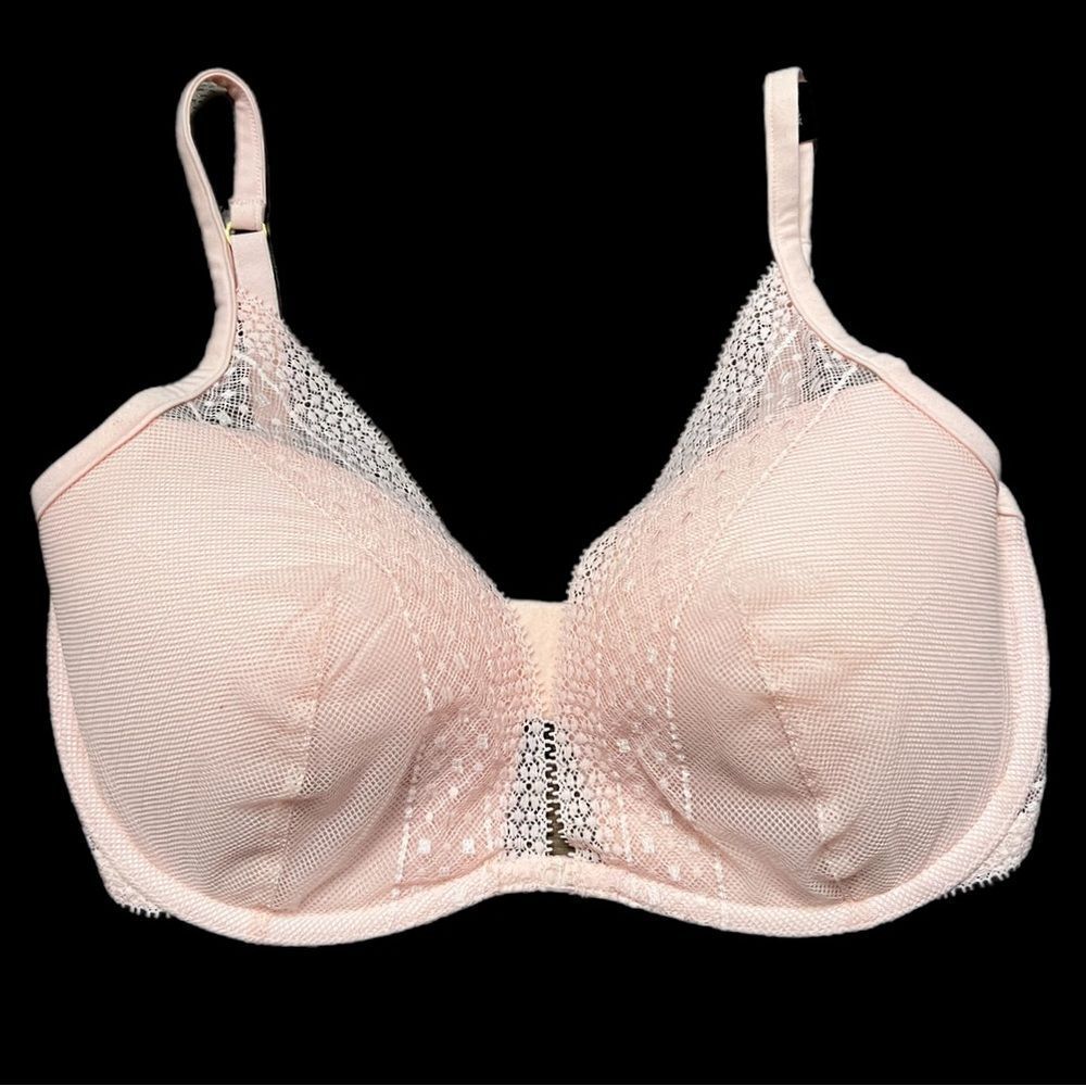 Victoria’s Secret Incredible lightly lined plunge lace bra pink 32DDD
